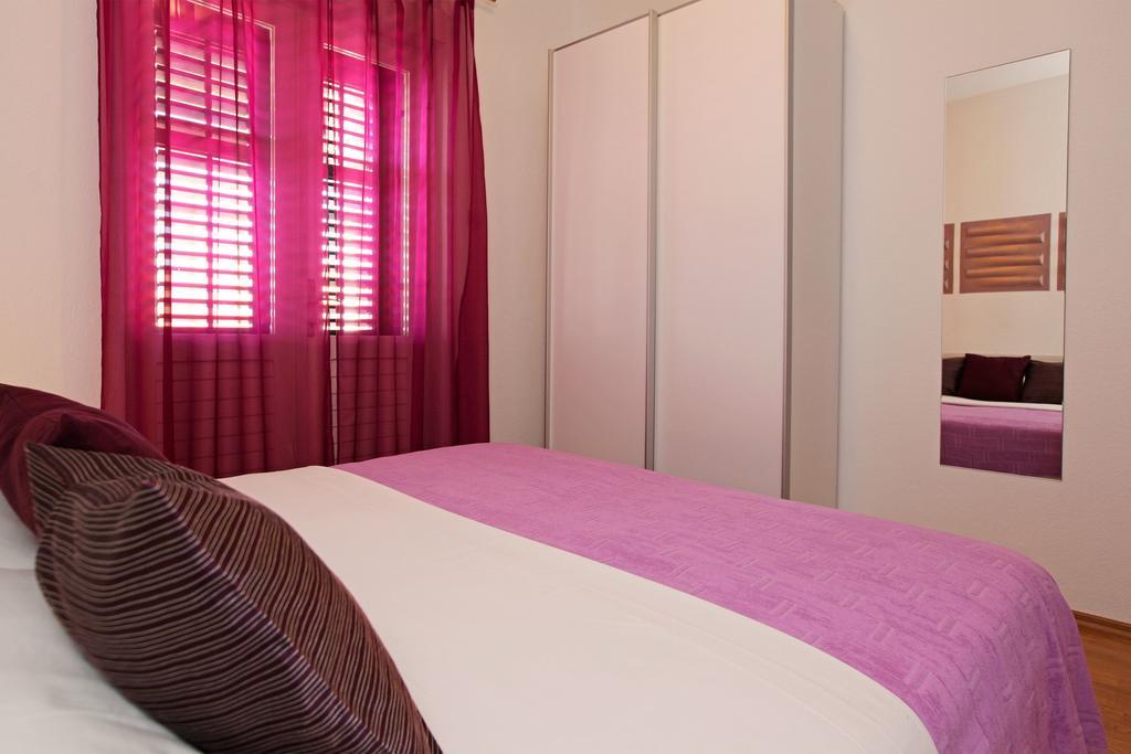 Katica Apartments Bol Eksteriør billede