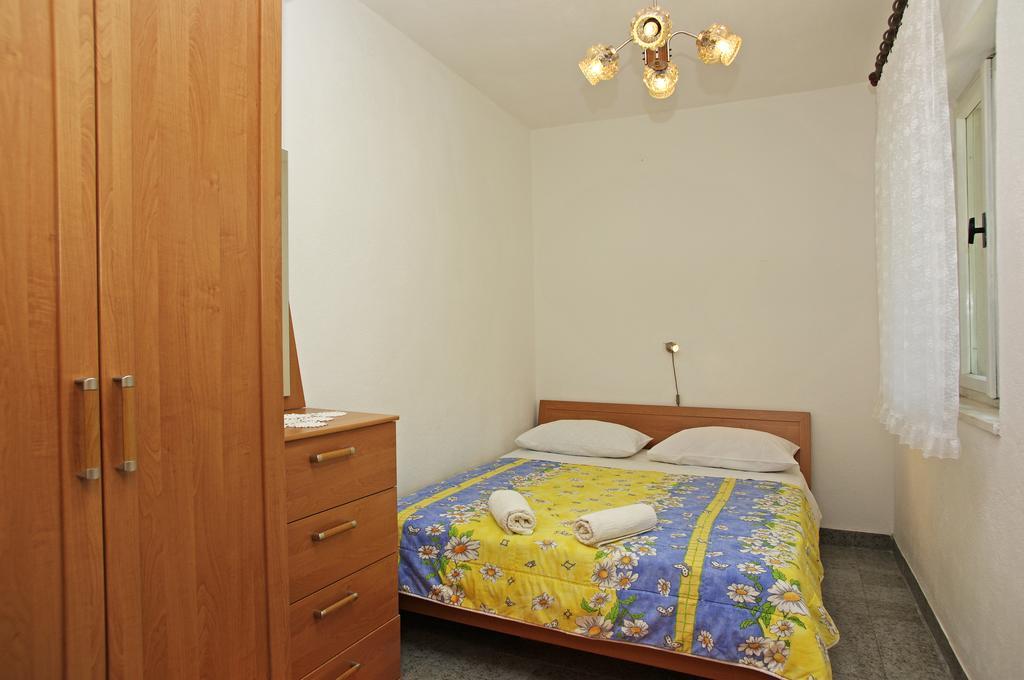 Katica Apartments Bol Eksteriør billede