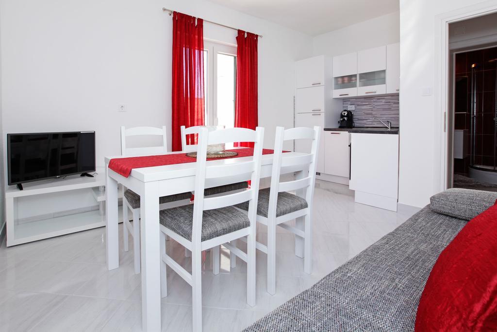 Katica Apartments Bol Eksteriør billede