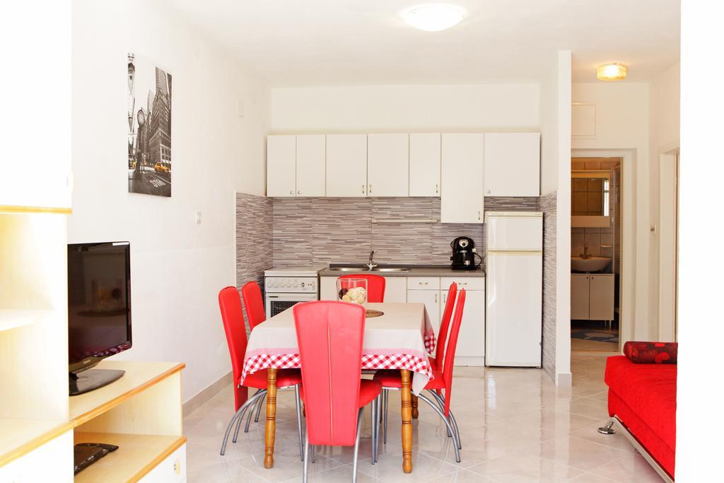 Katica Apartments Bol Eksteriør billede